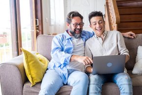 digitaler_Elternabend_1_AdobeStock_457765811_Web.jpg