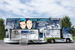 M_E_Infotruck_frontal.jpg